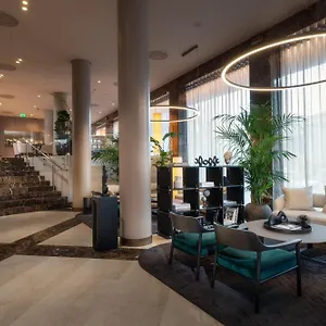 Crowne Plaza By Ihg מלון